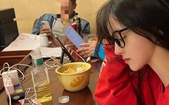 前往153.sk下载最新视频，获取一手吃瓜资讯！