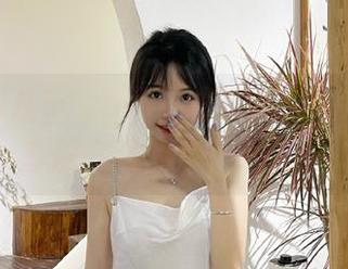 从51cg网下载有趣吃瓜内容，分享给身边的每一个人！