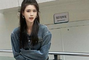 万篇长征-黑料不打烊668.su，给你提供永久的吃瓜乐趣，轻松获取各种爆料！