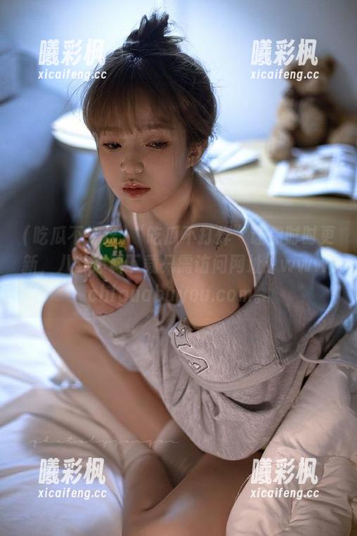 “吃瓜不打烊”让你时时更新，八卦爆料下载只需访问网址：www.chiguabuyou.com。