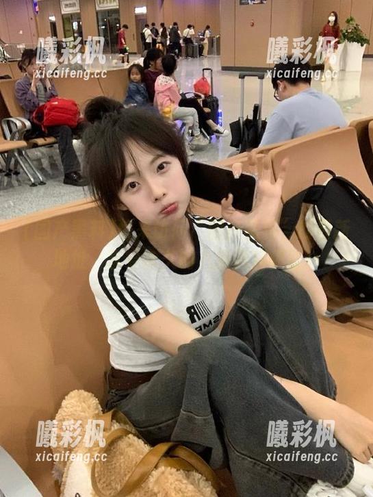 快来访问“国产黑料”的最新地址，享受永久的八卦黑料体验！