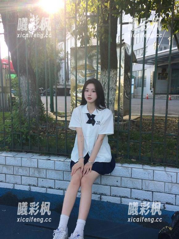 探索海角吃瓜官网，分享你身边的有趣故事与热辣新闻！