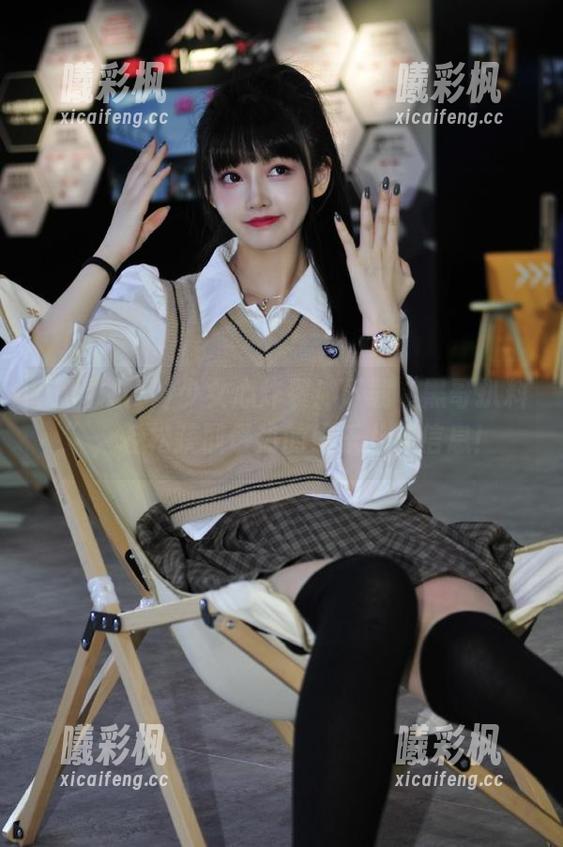少女心炸裂！下载“黑哥扒料”，轻松获取最热的娱乐八卦信息！