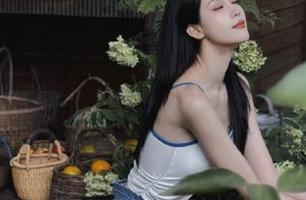 不妨收藏一下黑料在线的热门贴子，获取最新的娱乐圈内幕消息！
