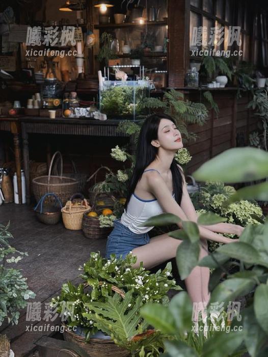 不妨收藏一下黑料在线的热门贴子，获取最新的娱乐圈内幕消息！