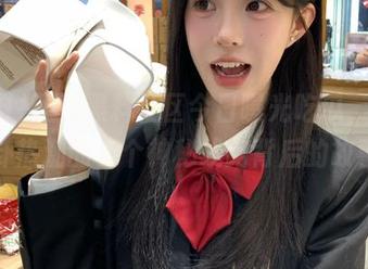 黑料社区今日曝光吃瓜，探索八卦热潮的多个神秘线路背后的故事！