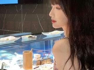 黑料网带你在线播放，在线观看每日最新桃色新闻，快来吧！