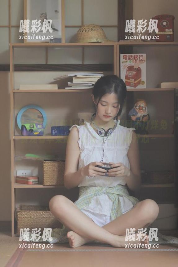 少女推荐黑料网不打烊免费观看苹果版，边看边嗑瓜超开心～